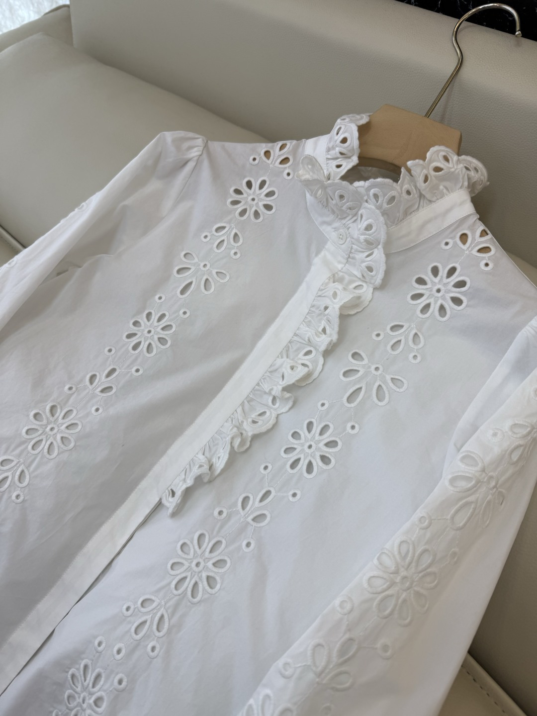 ES010#新款上衣💕ES 镂空绣花立体长袖衬衫 三色 SML