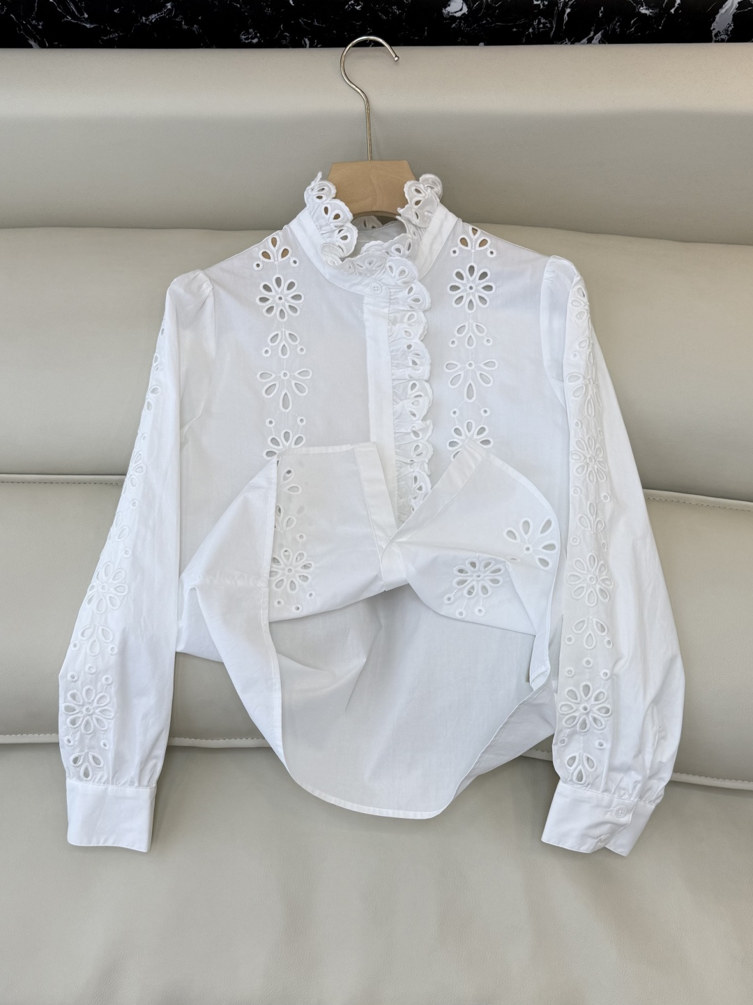 ES010#新款上衣💕ES 镂空绣花立体长袖衬衫 三色 SML
