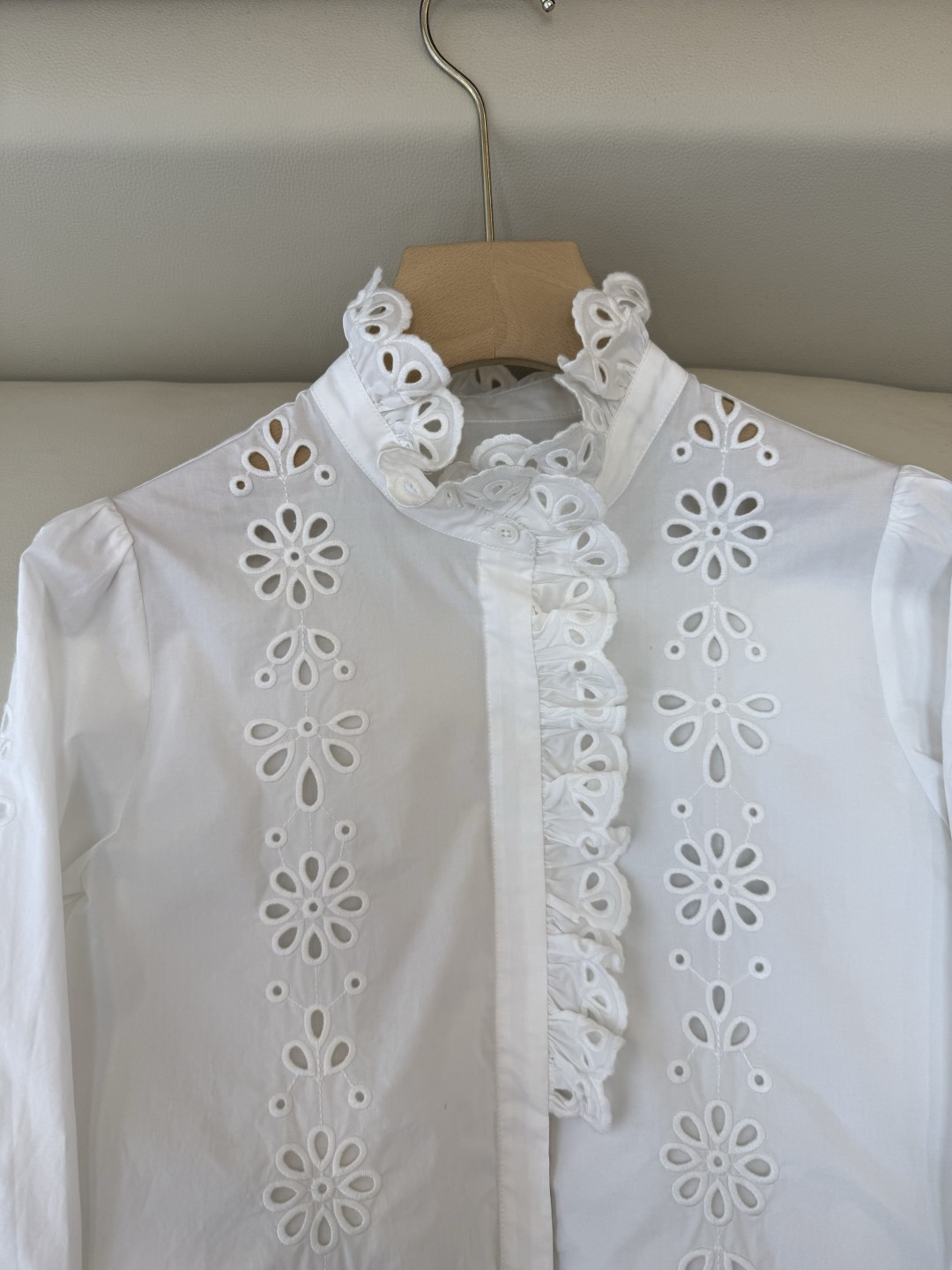 ES010#新款上衣💕ES 镂空绣花立体长袖衬衫 三色 SML