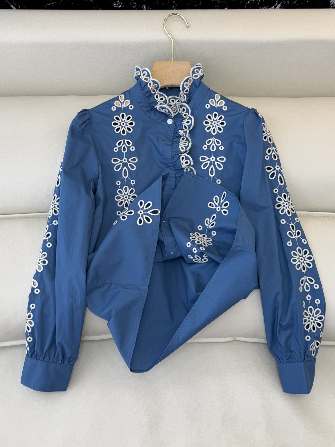 ES010#新款上衣💕ES 镂空绣花立体长袖衬衫 三色 SML