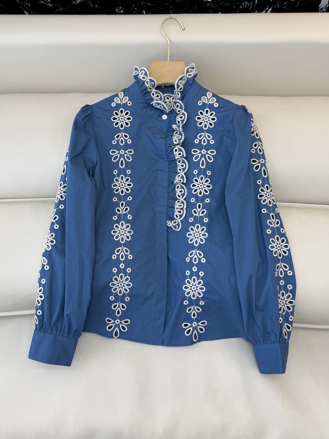NO:715939,ES010# New top ES hollow embroidered three-dimensional long-sleeved shirt three colors SML,,shirts,19860909ES010#新款上衣 ES 镂空绣花立体长袖衬衫 三色 SML,,shirts,,Women's clothing