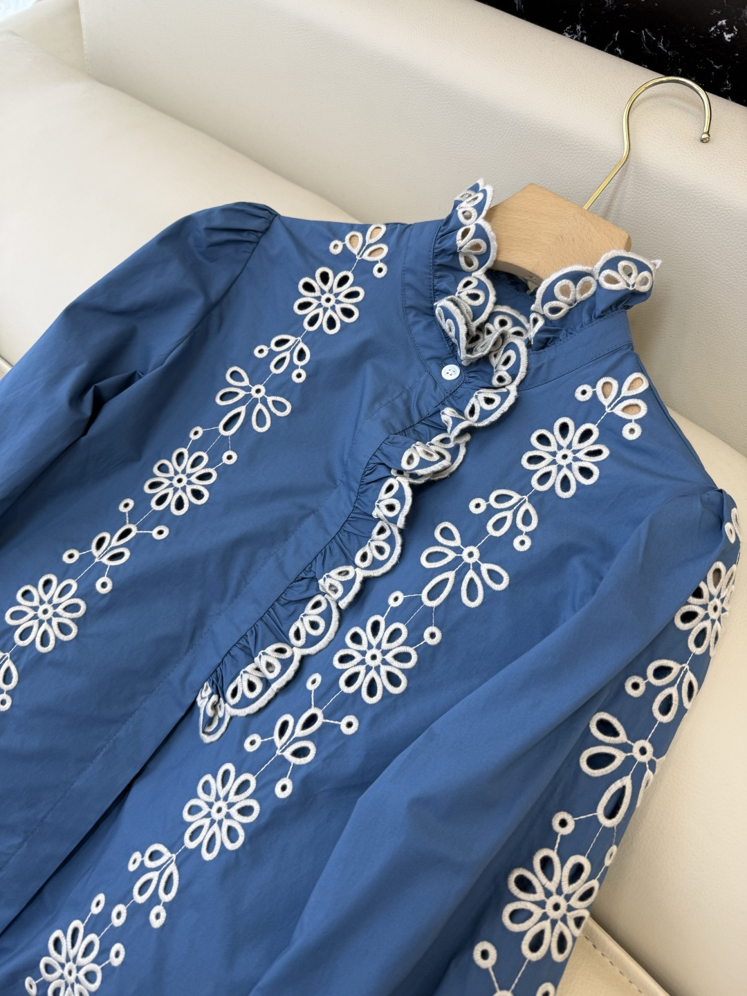 ES010#新款上衣💕ES 镂空绣花立体长袖衬衫 三色 SML