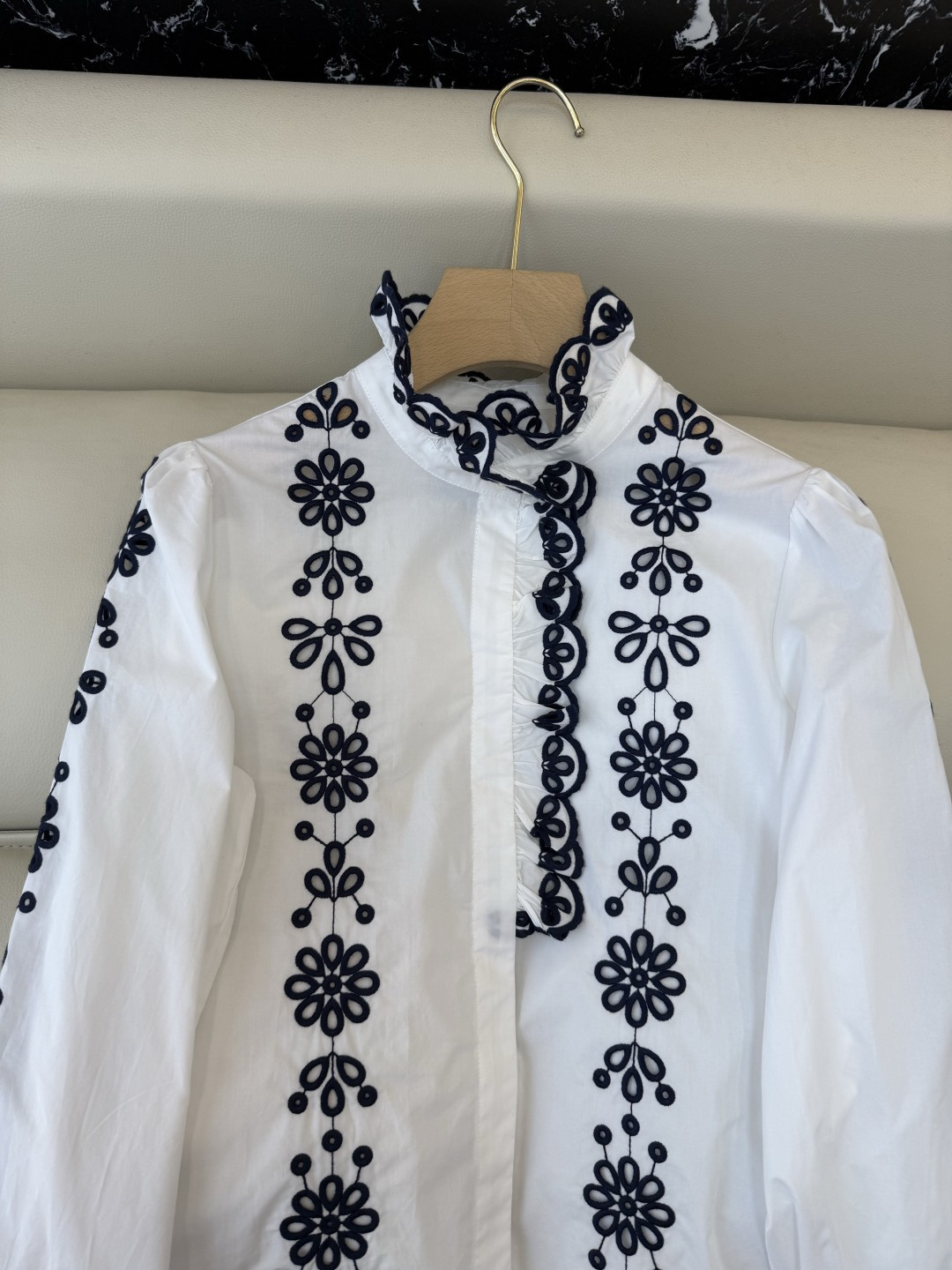 ES010#新款上衣💕ES 镂空绣花立体长袖衬衫 三色 SML