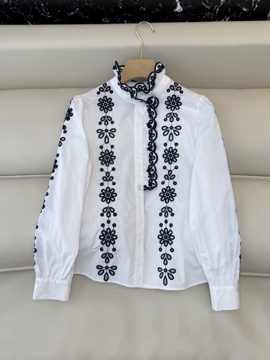 ES010#新款上衣💕ES 镂空绣花立体长袖衬衫 三色 SML