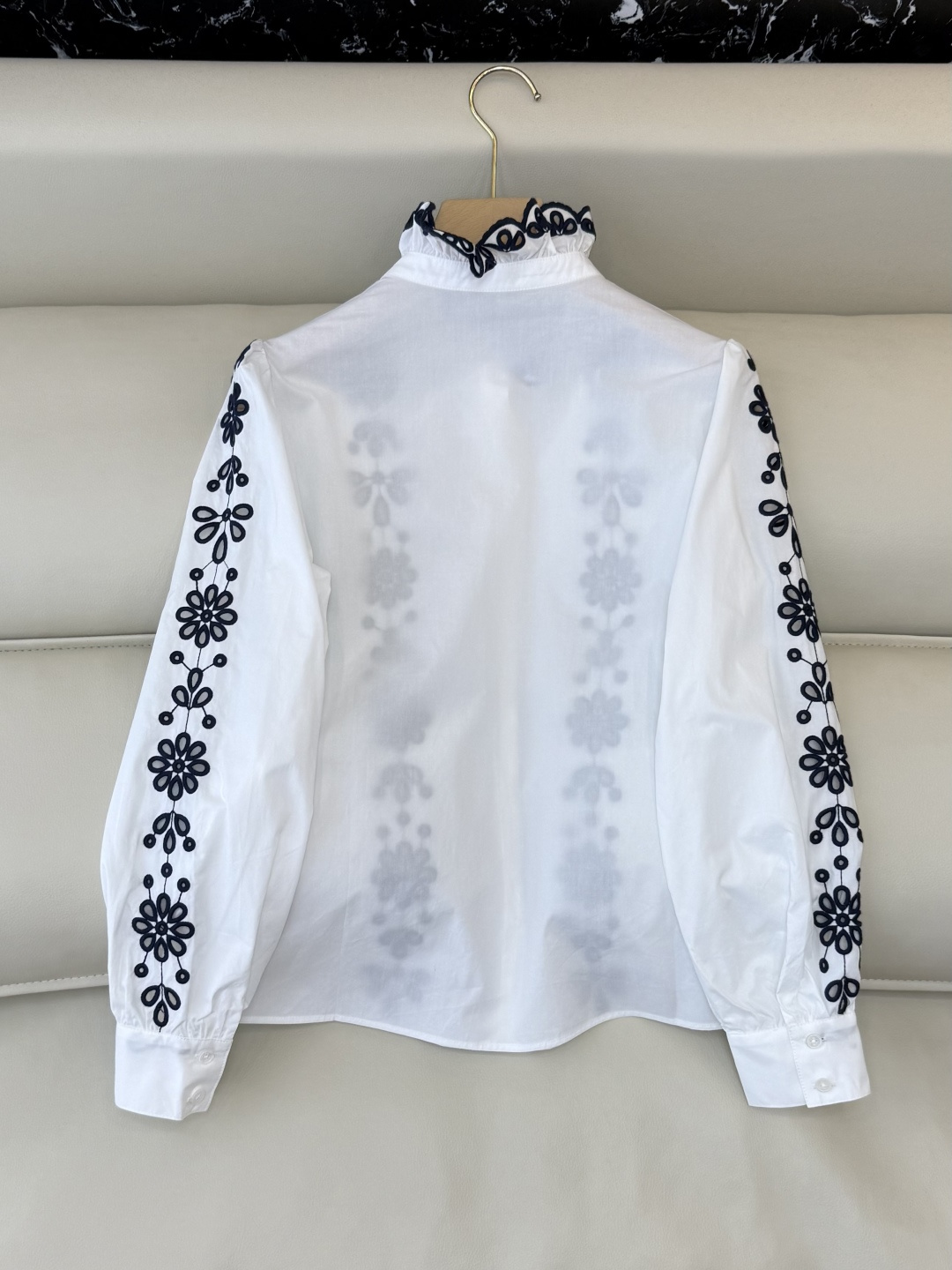 ES010#新款上衣💕ES 镂空绣花立体长袖衬衫 三色 SML