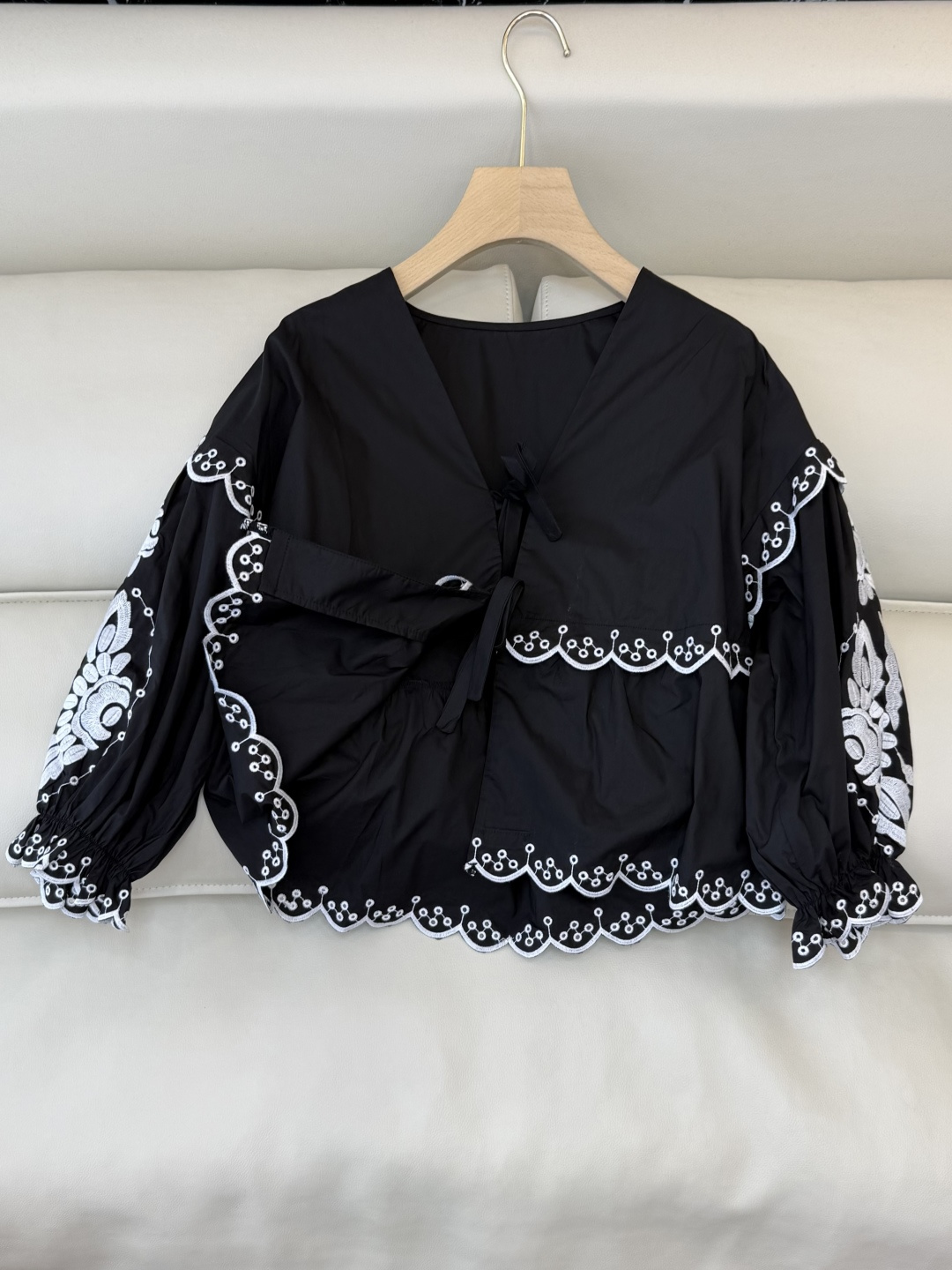 ES009#新款上衣💕ES 镂空绣花 立体长袖开衫上衣 黑色 蓝色 SML