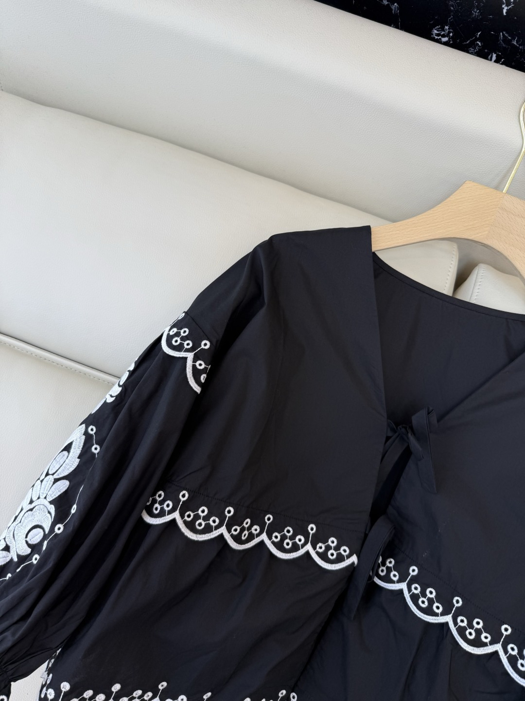 ES009#新款上衣💕ES 镂空绣花 立体长袖开衫上衣 黑色 蓝色 SML