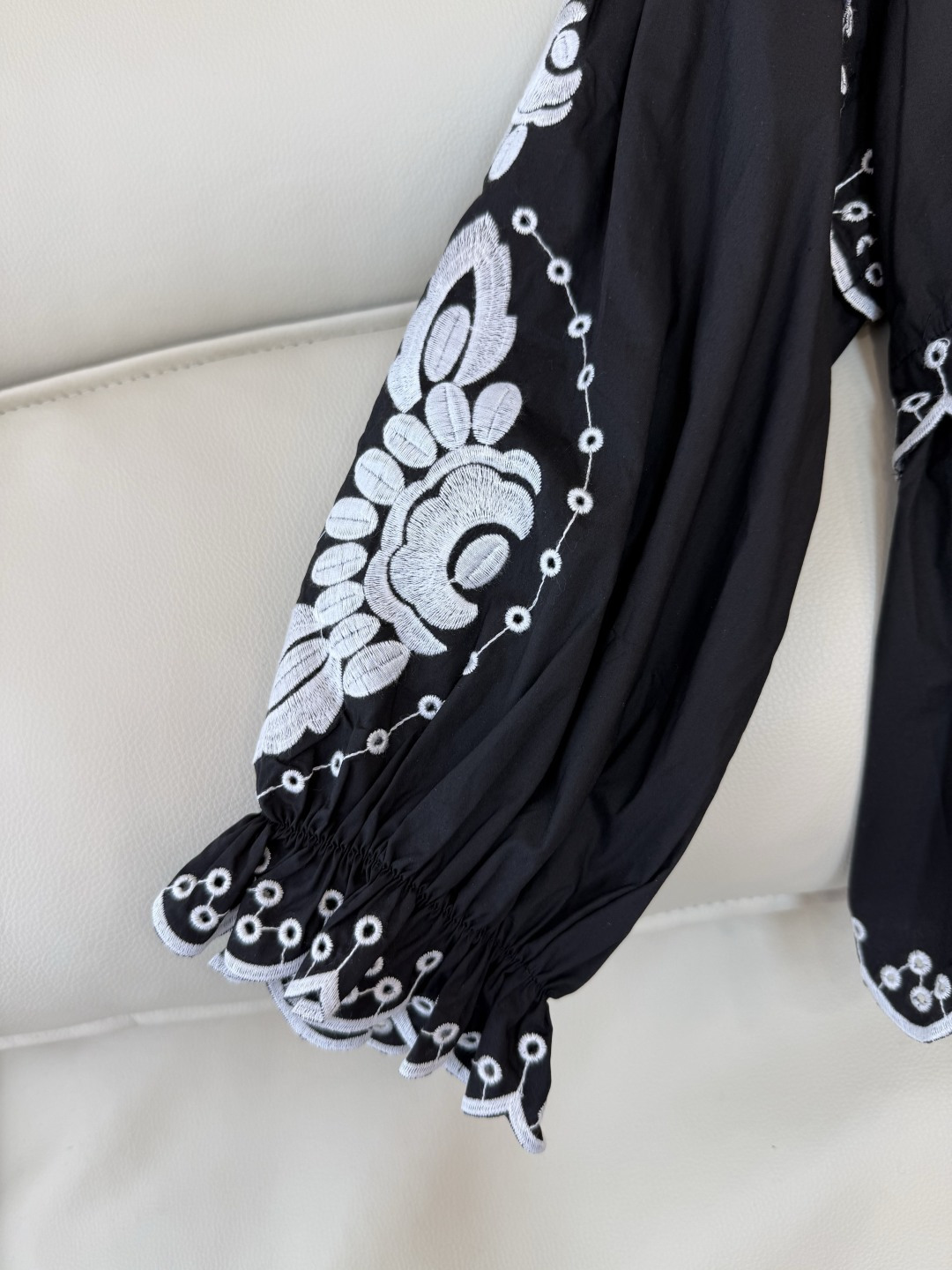 ES009#新款上衣💕ES 镂空绣花 立体长袖开衫上衣 黑色 蓝色 SML