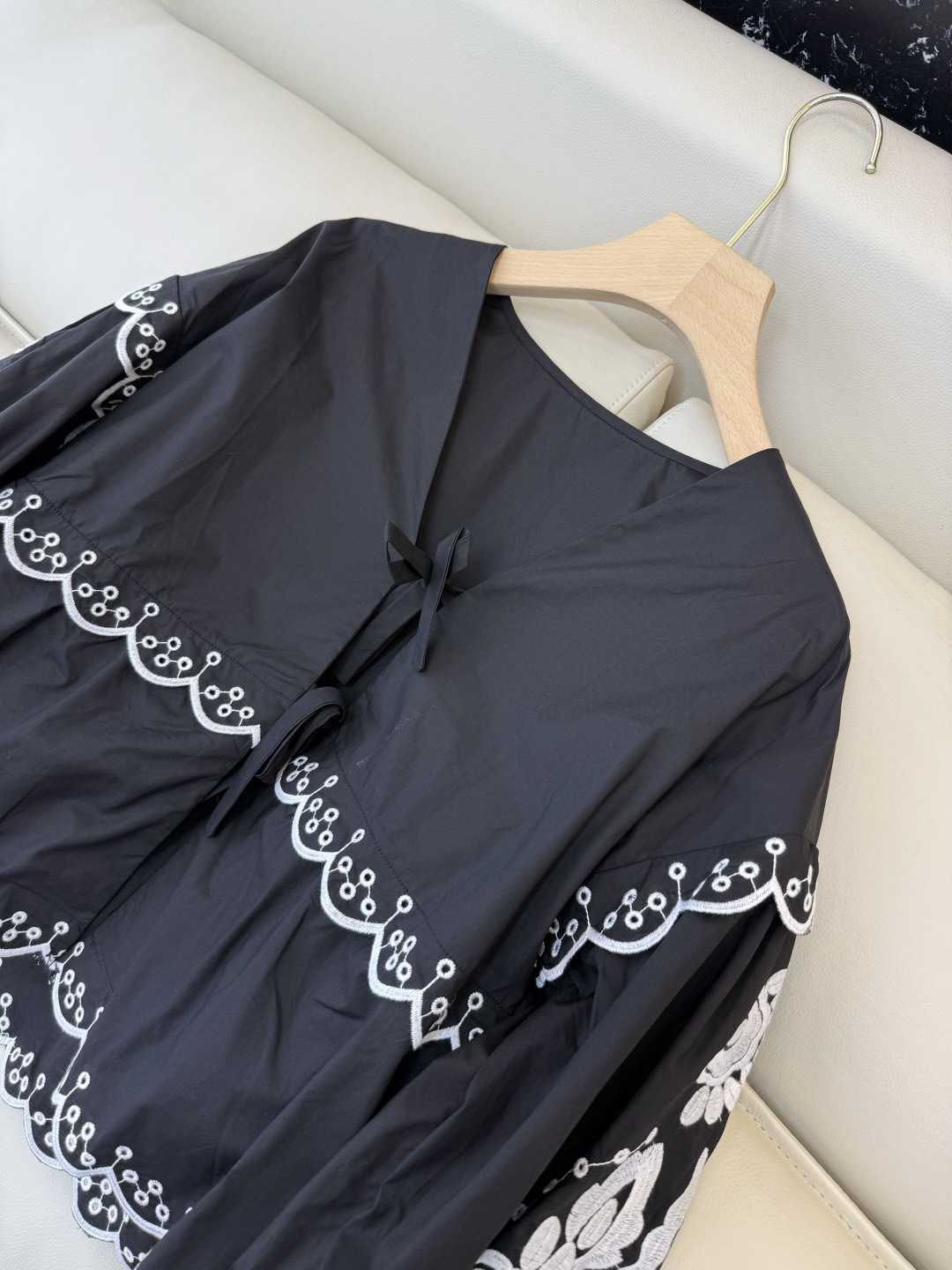 ES009#新款上衣💕ES 镂空绣花 立体长袖开衫上衣 黑色 蓝色 SML