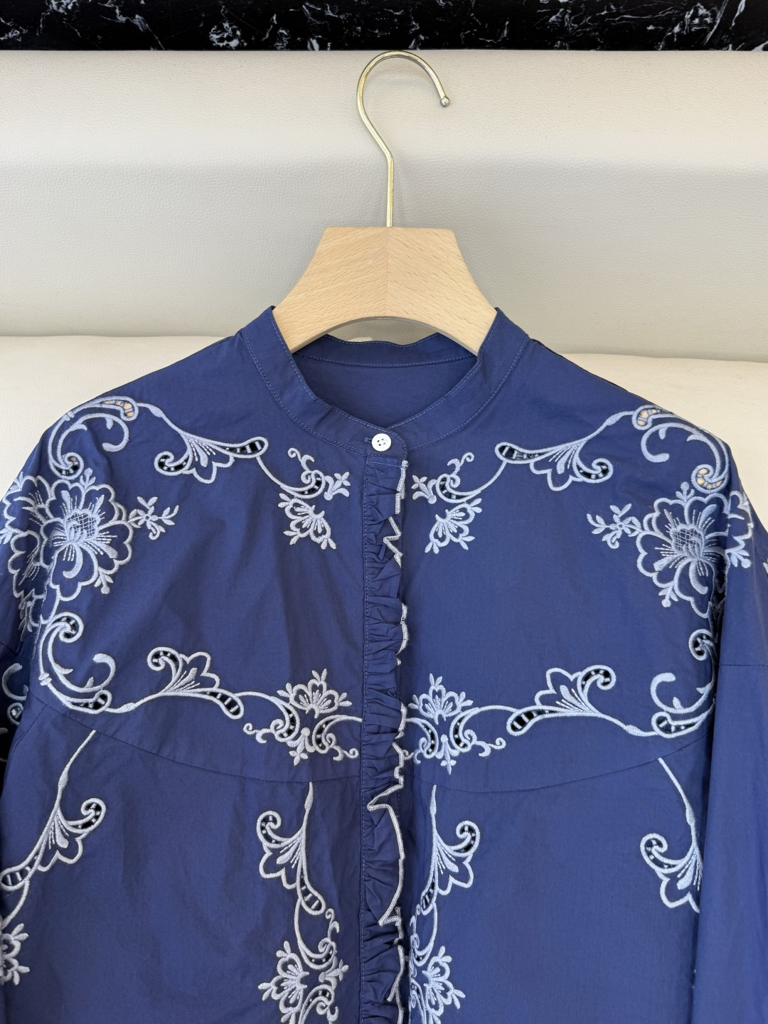 ES011#新款上衣💕ES 复古宫廷风绣花立体长袖衬衫 三色 SML