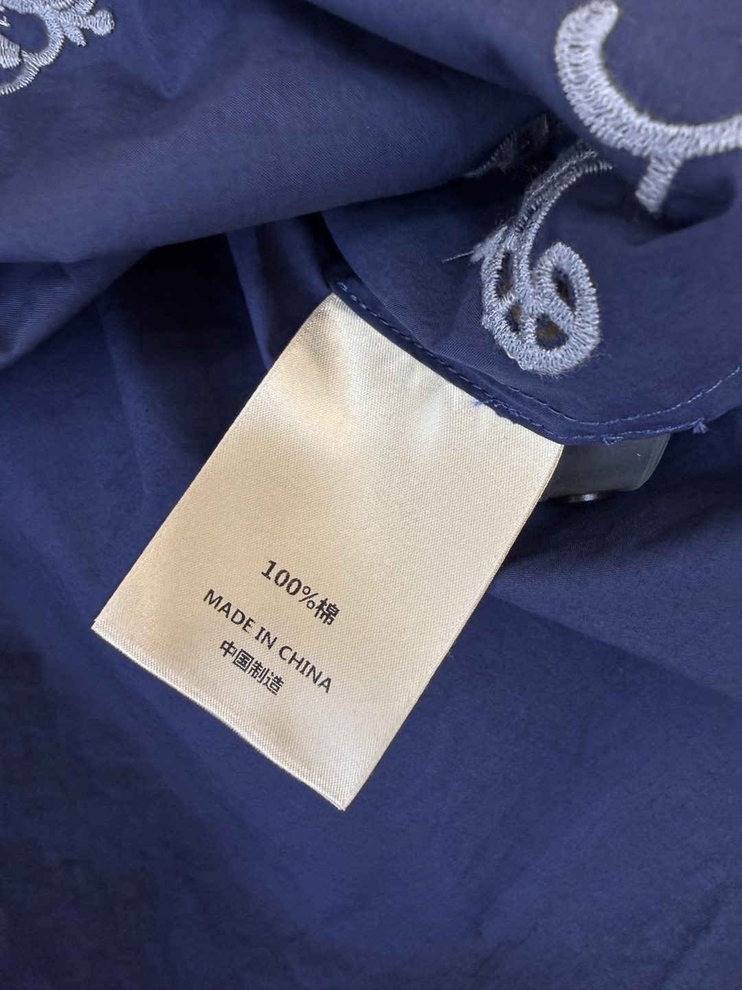 ES011#新款上衣💕ES 复古宫廷风绣花立体长袖衬衫 三色 SML