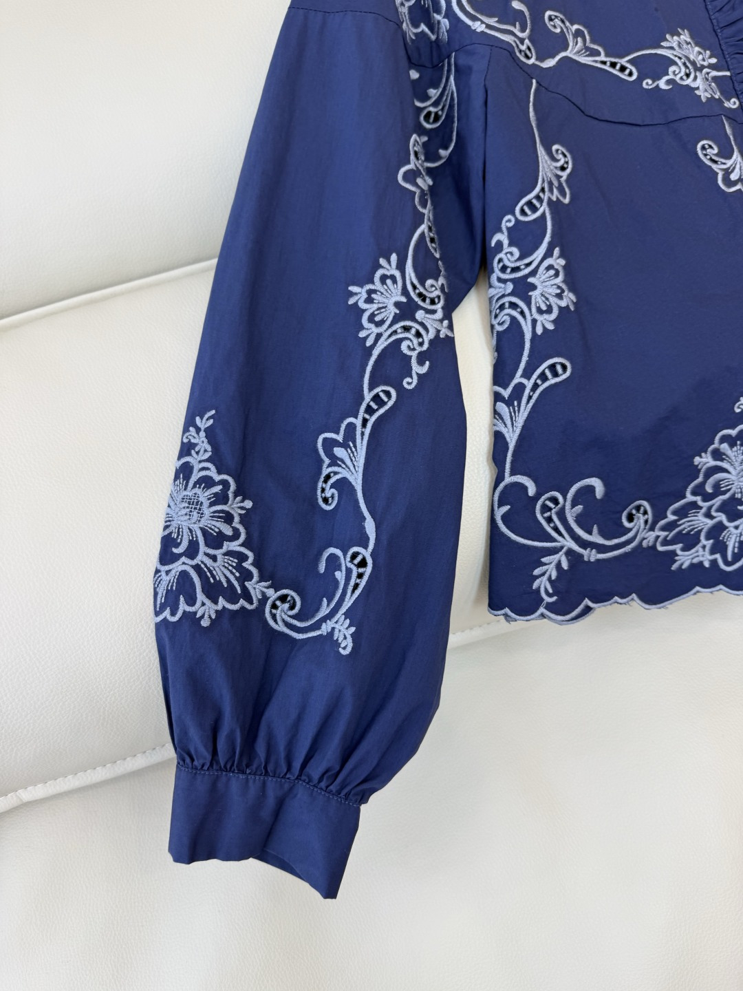 ES011#新款上衣💕ES 复古宫廷风绣花立体长袖衬衫 三色 SML