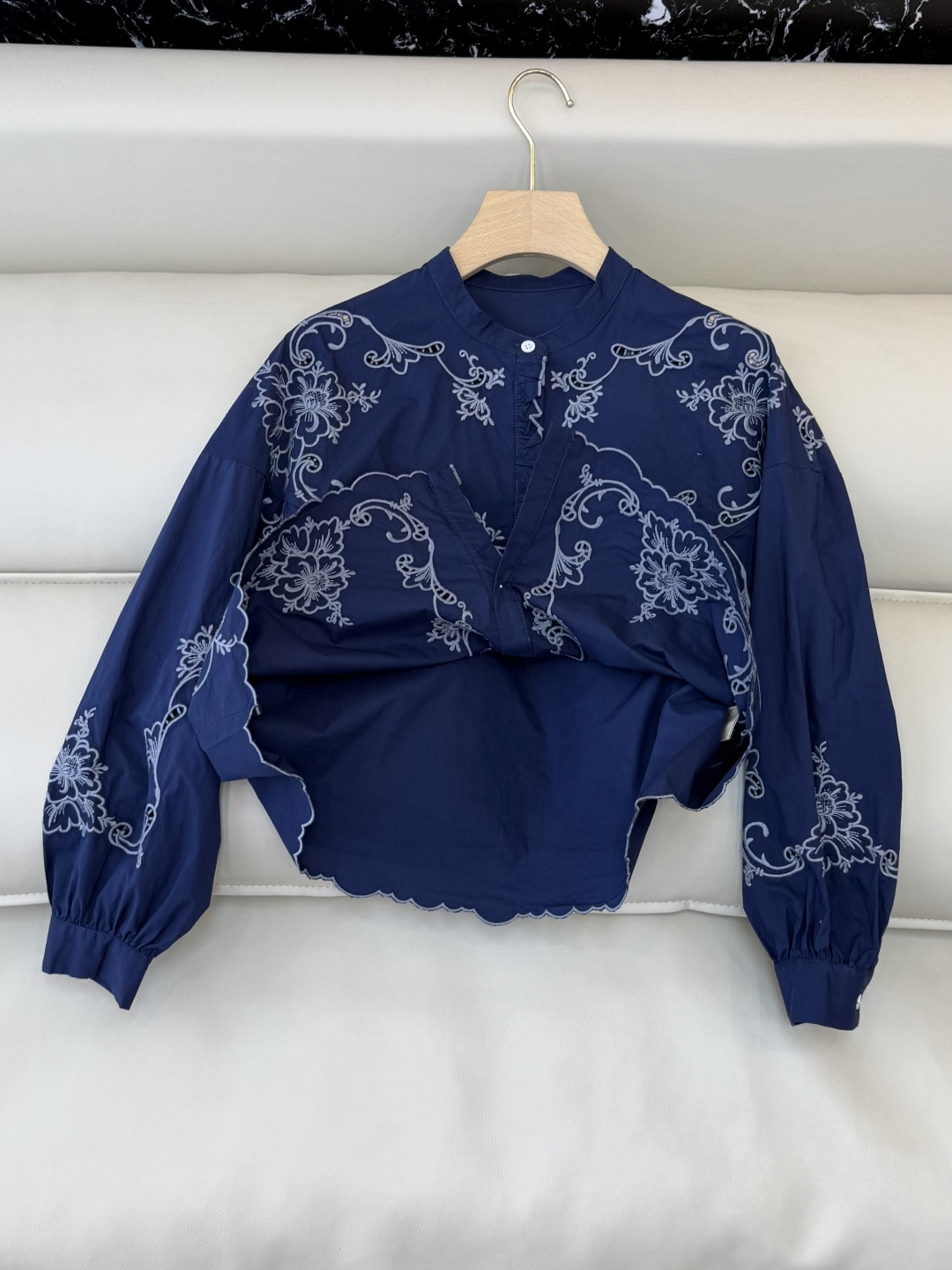 ES011#新款上衣💕ES 复古宫廷风绣花立体长袖衬衫 三色 SML