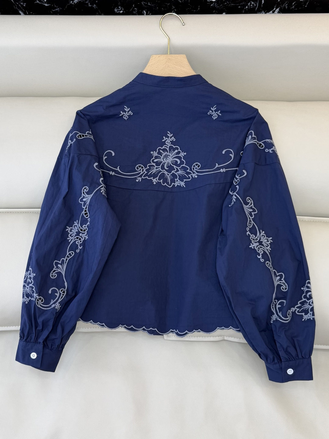 ES011#新款上衣💕ES 复古宫廷风绣花立体长袖衬衫 三色 SML