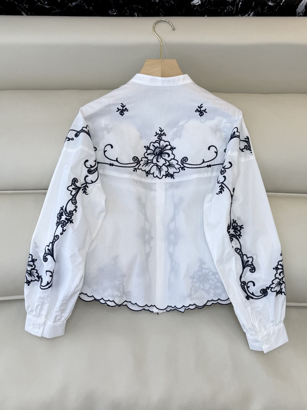 ES011#新款上衣💕ES 复古宫廷风绣花立体长袖衬衫 三色 SML