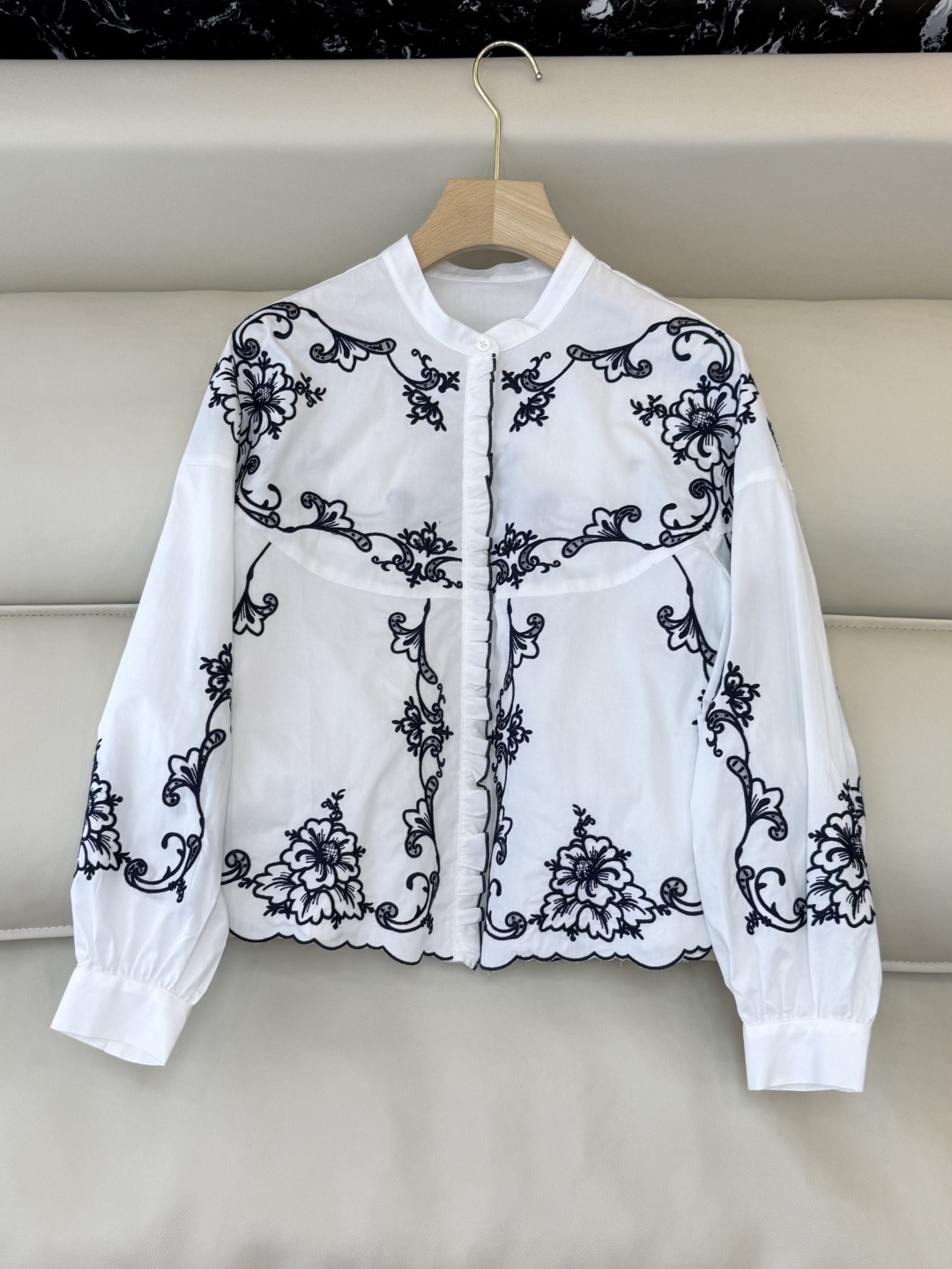 ES011#新款上衣💕ES 复古宫廷风绣花立体长袖衬衫 三色 SML