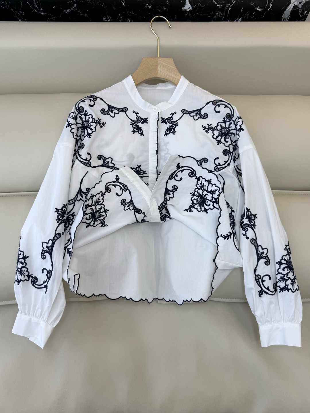 ES011#新款上衣💕ES 复古宫廷风绣花立体长袖衬衫 三色 SML