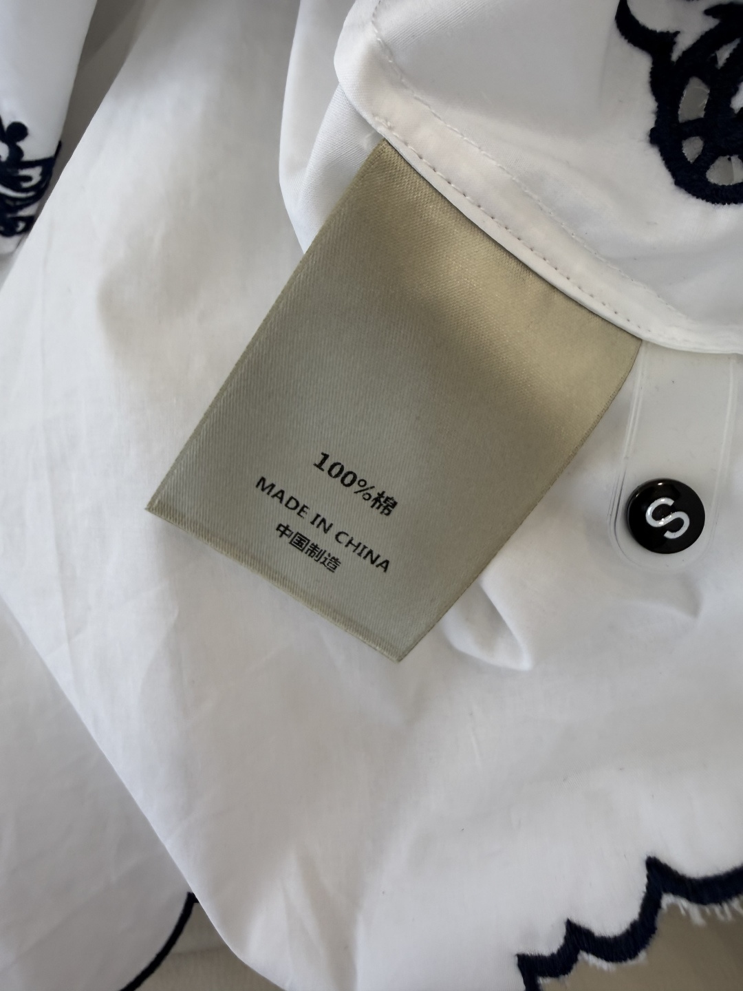 ES011#新款上衣💕ES 复古宫廷风绣花立体长袖衬衫 三色 SML