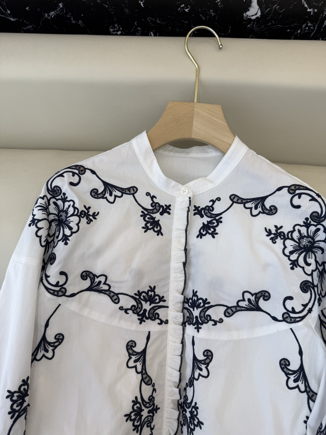 ES011#新款上衣💕ES 复古宫廷风绣花立体长袖衬衫 三色 SML