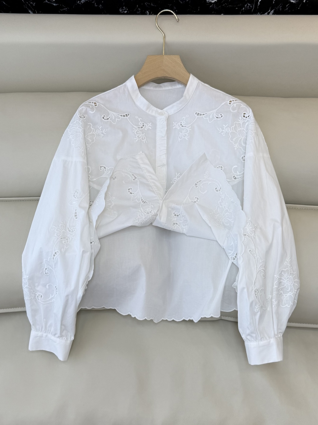 ES011#新款上衣💕ES 复古宫廷风绣花立体长袖衬衫 三色 SML