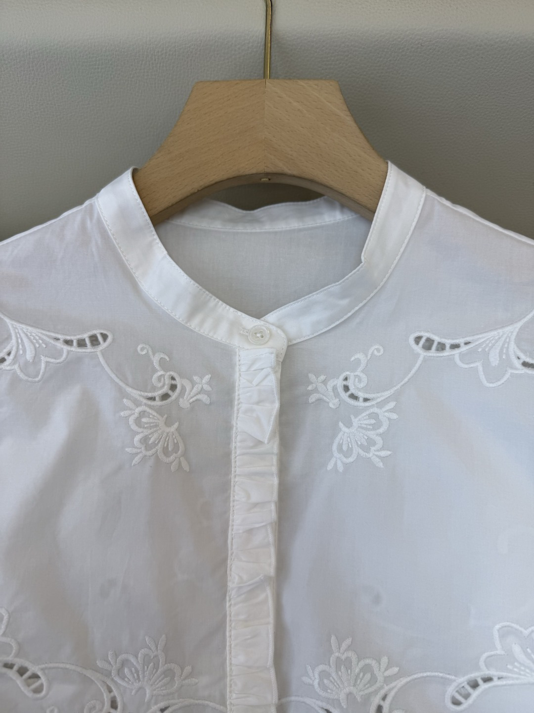 ES011#新款上衣💕ES 复古宫廷风绣花立体长袖衬衫 三色 SML