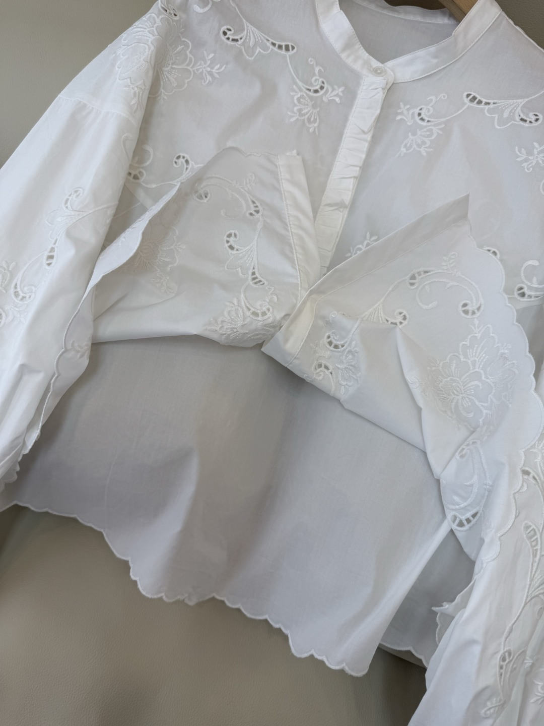 ES011#新款上衣💕ES 复古宫廷风绣花立体长袖衬衫 三色 SML