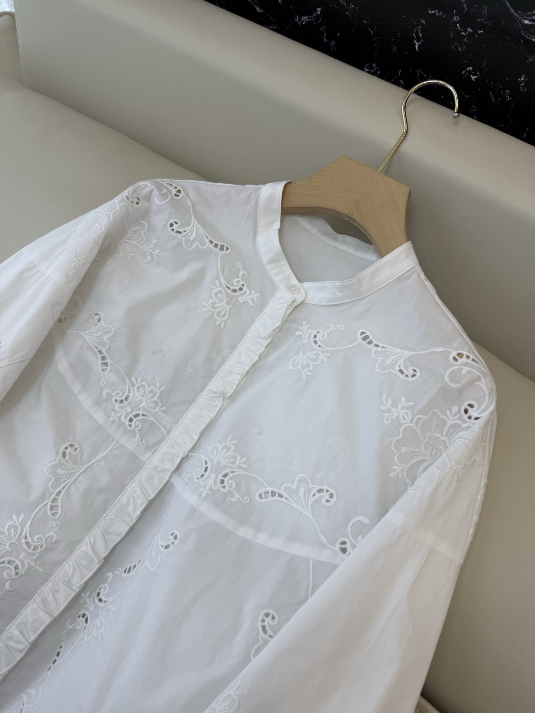 ES011#新款上衣💕ES 复古宫廷风绣花立体长袖衬衫 三色 SML