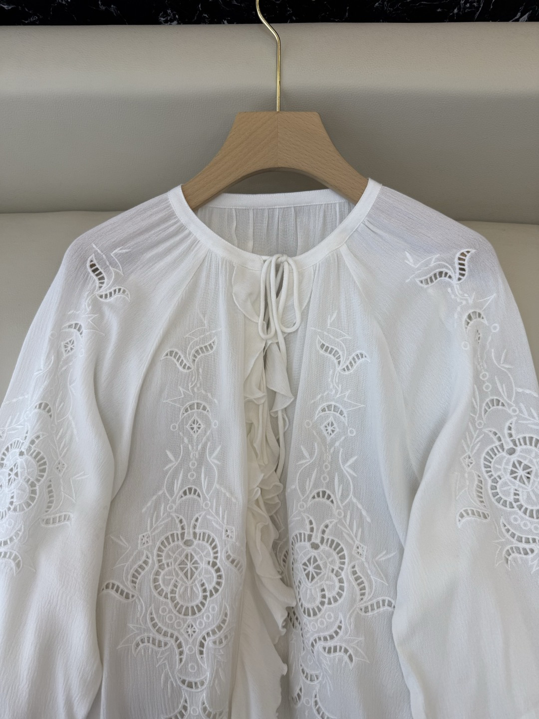 ES007#新款上衣💕ES 度假风 绣花立体 公主风上衣 白色 黑色 SML