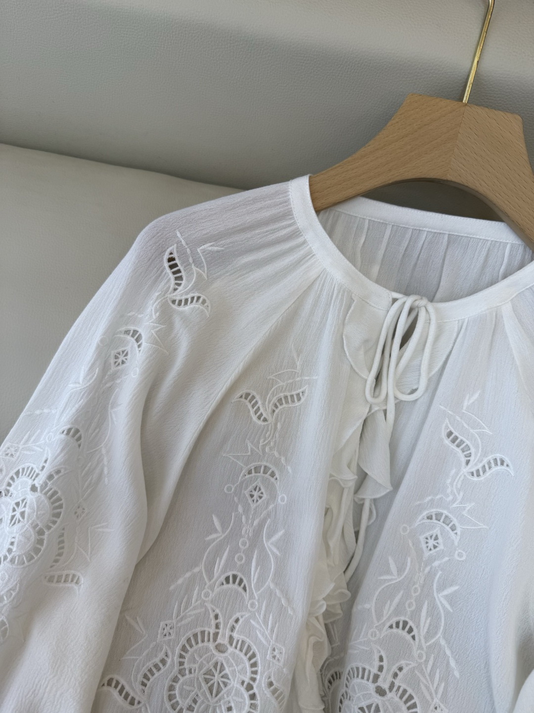 ES007#新款上衣💕ES 度假风 绣花立体 公主风上衣 白色 黑色 SML