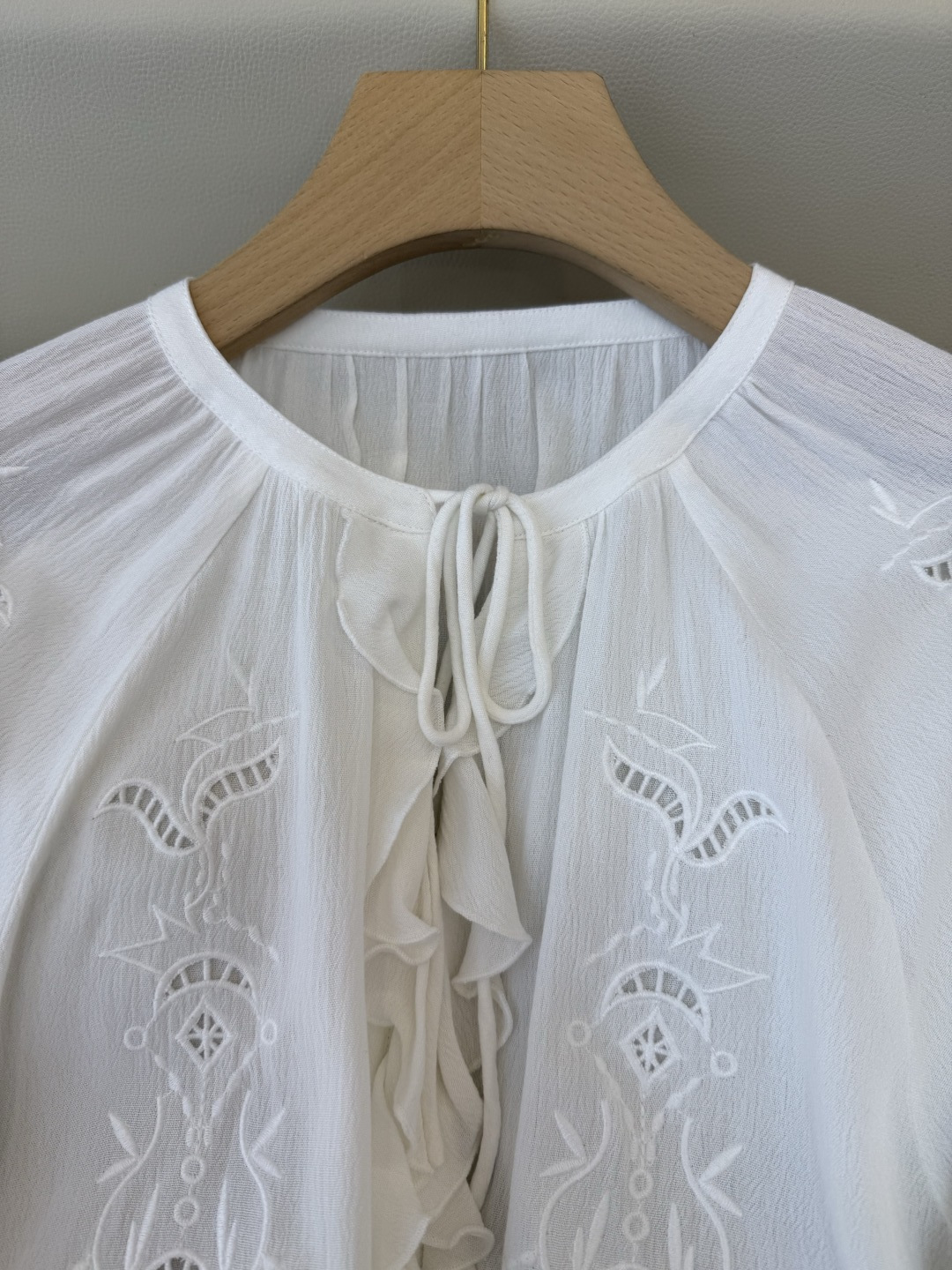 ES007#新款上衣💕ES 度假风 绣花立体 公主风上衣 白色 黑色 SML