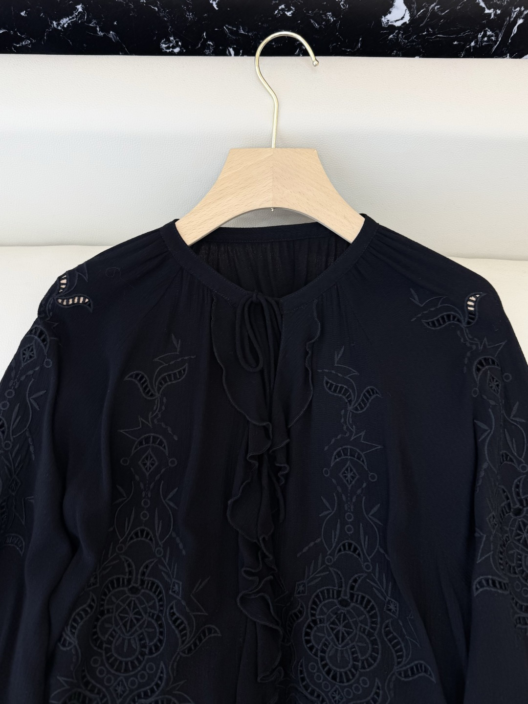 ES007#新款上衣💕ES 度假风 绣花立体 公主风上衣 白色 黑色 SML