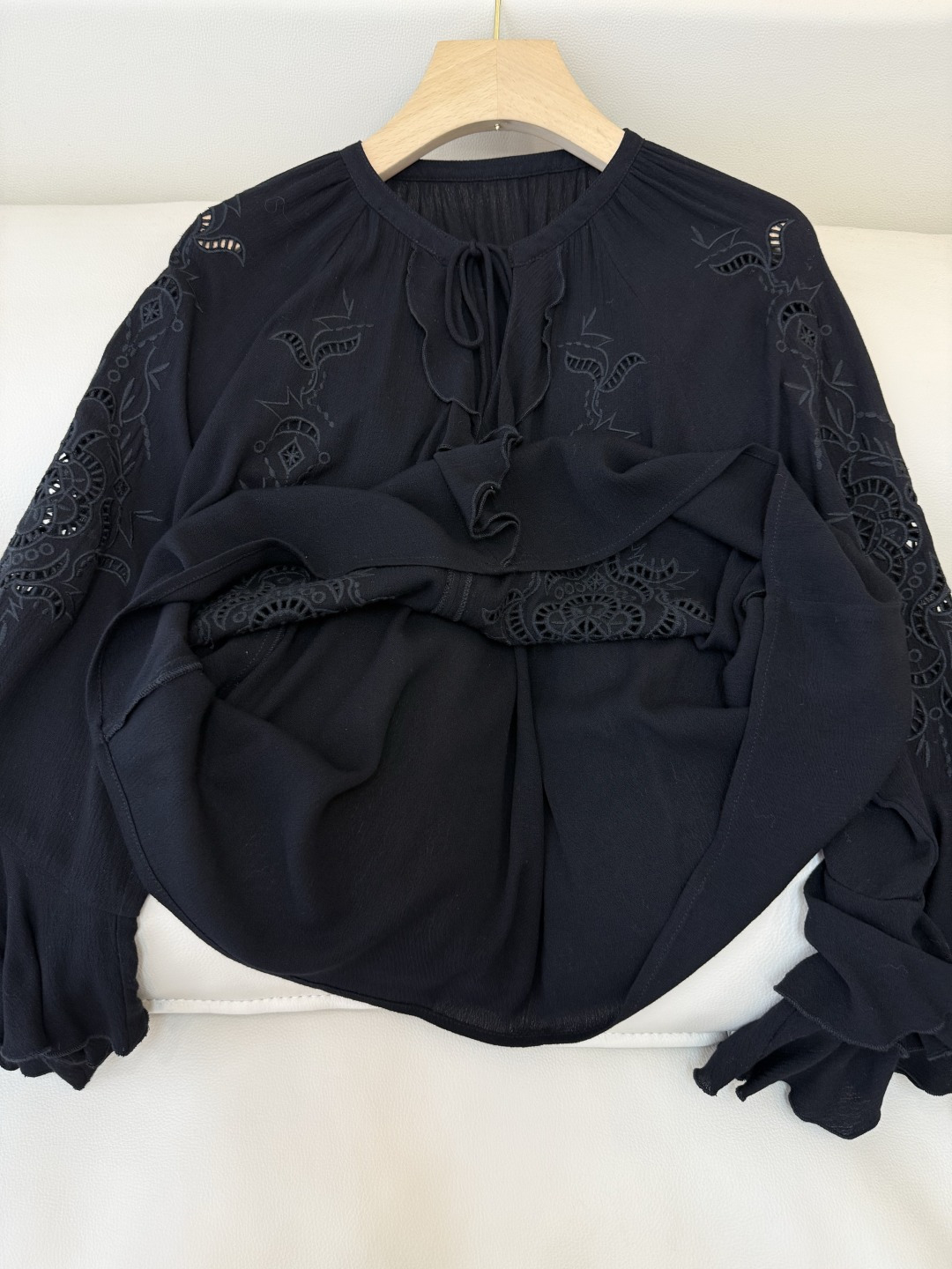 ES007#新款上衣💕ES 度假风 绣花立体 公主风上衣 白色 黑色 SML