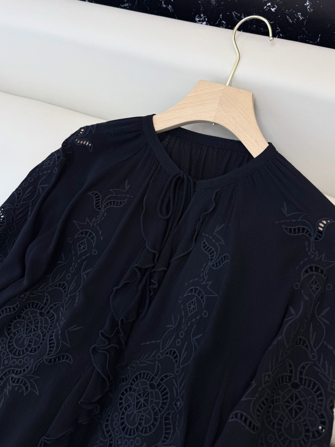 ES007#新款上衣💕ES 度假风 绣花立体 公主风上衣 白色 黑色 SML