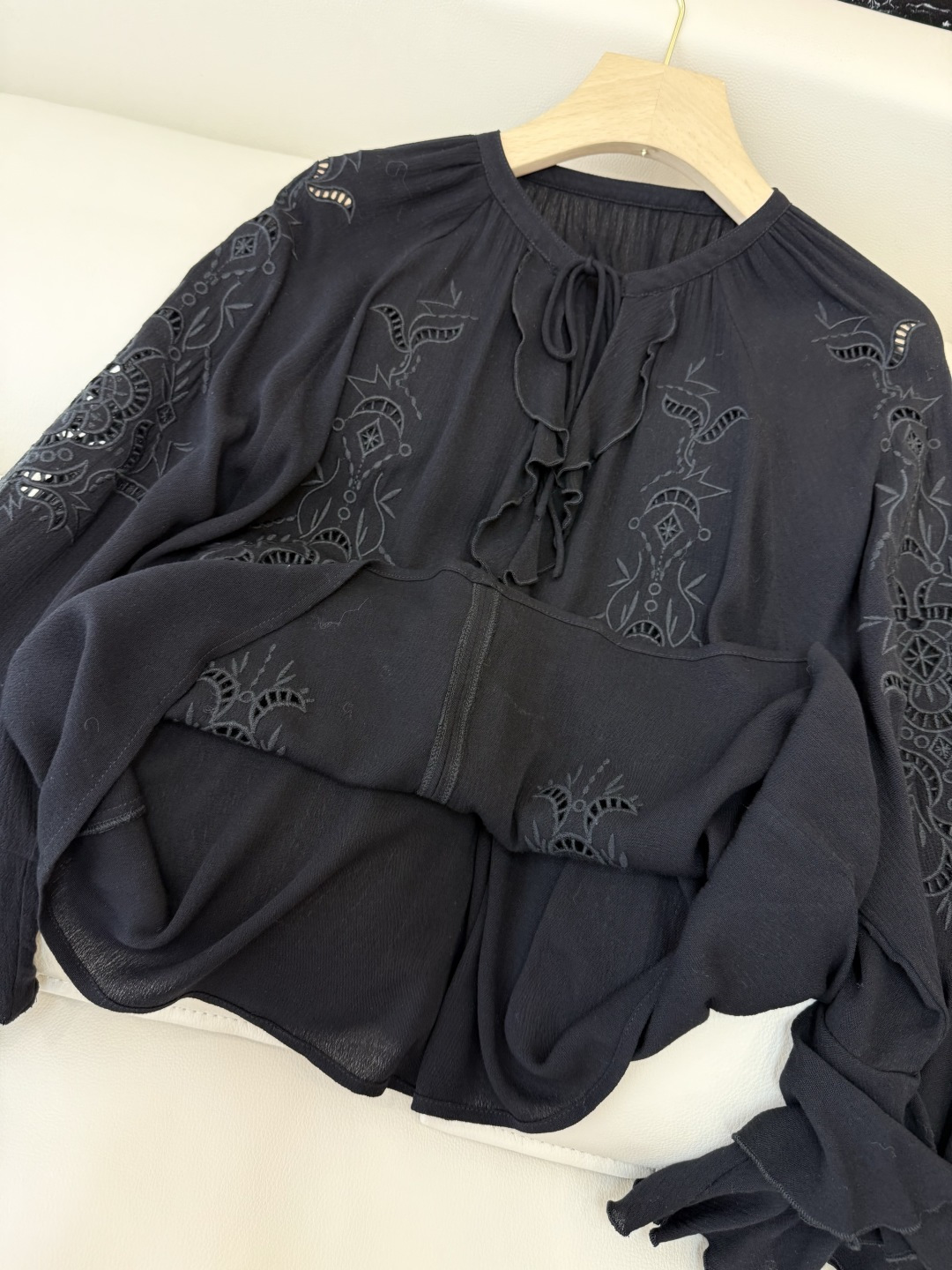 ES007#新款上衣💕ES 度假风 绣花立体 公主风上衣 白色 黑色 SML