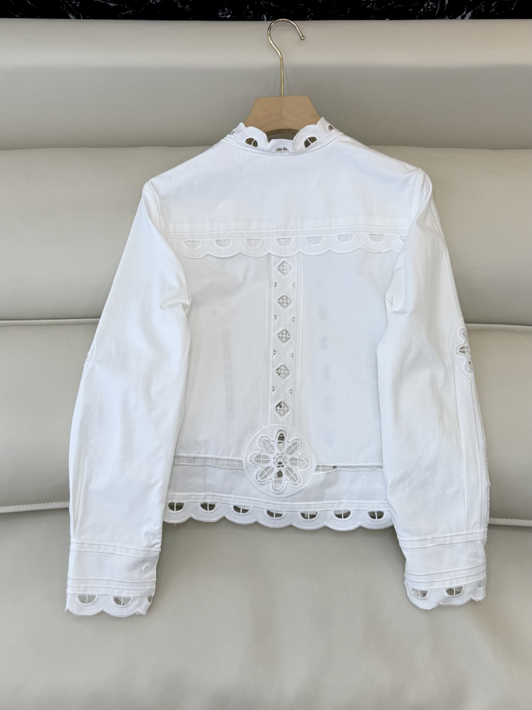 ES006#新款上衣💕ES 镂空绣花立体长袖衬衫 白色 绿色 SML