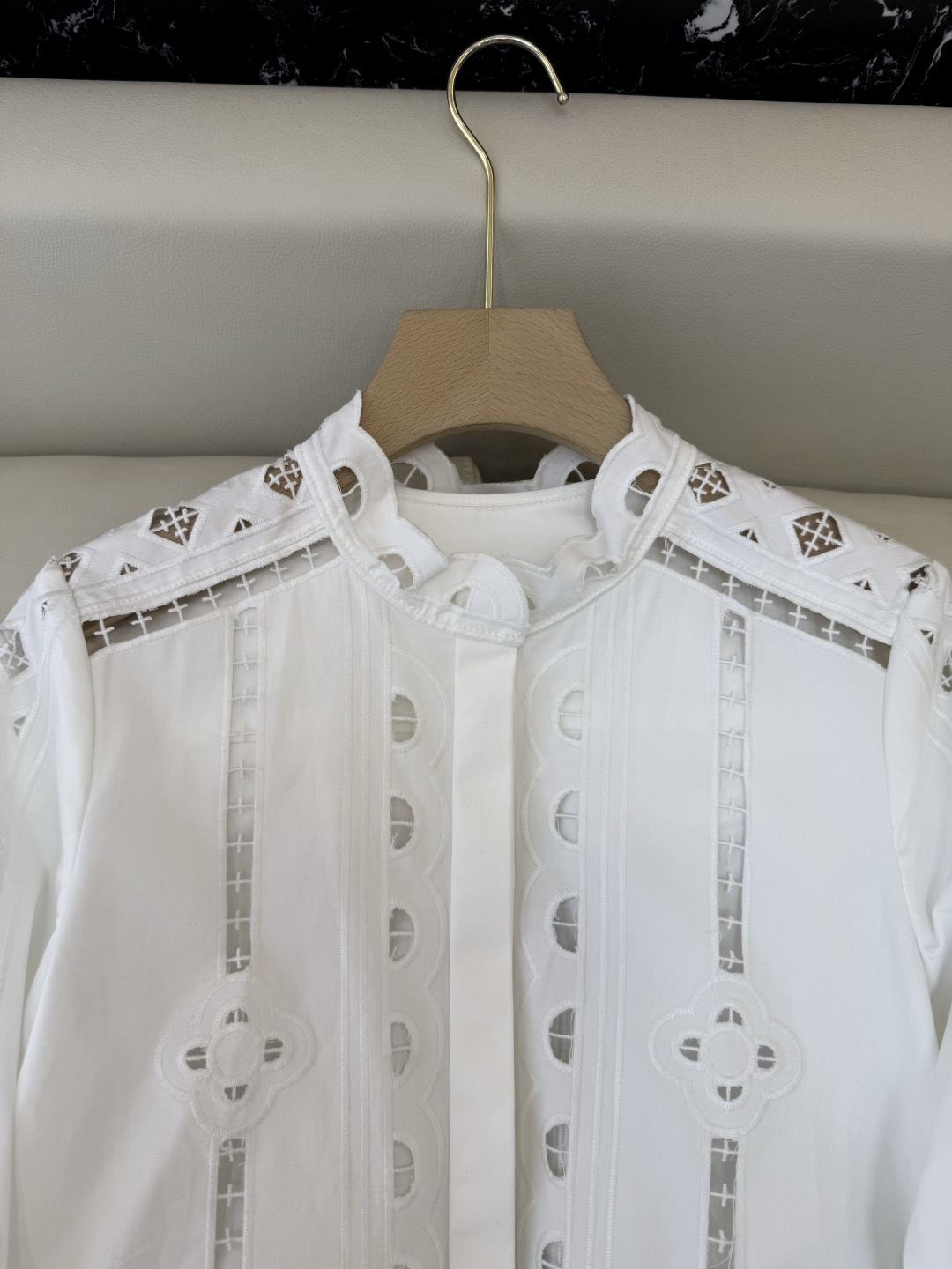 ES006#新款上衣💕ES 镂空绣花立体长袖衬衫 白色 绿色 SML