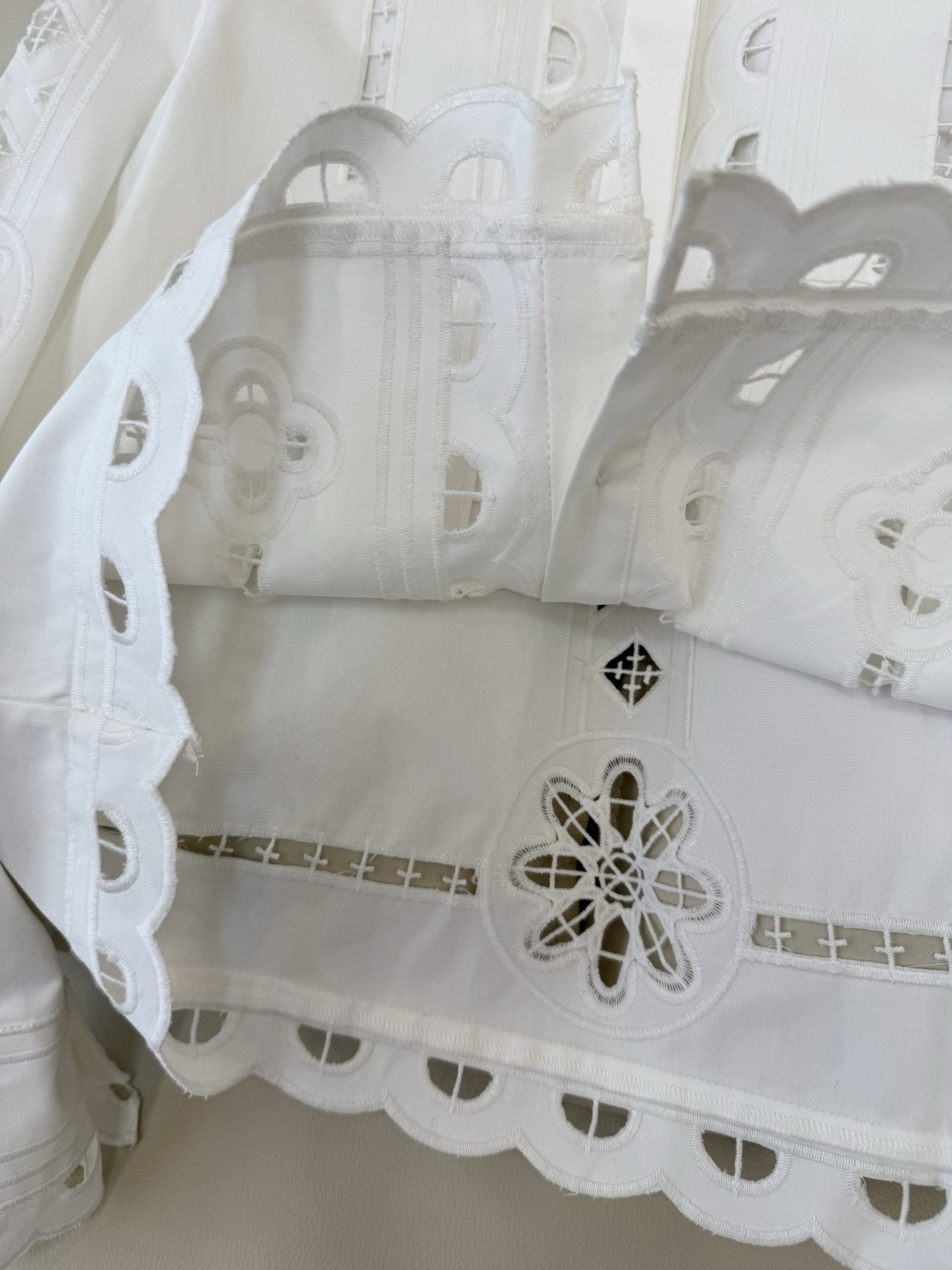 ES006#新款上衣💕ES 镂空绣花立体长袖衬衫 白色 绿色 SML