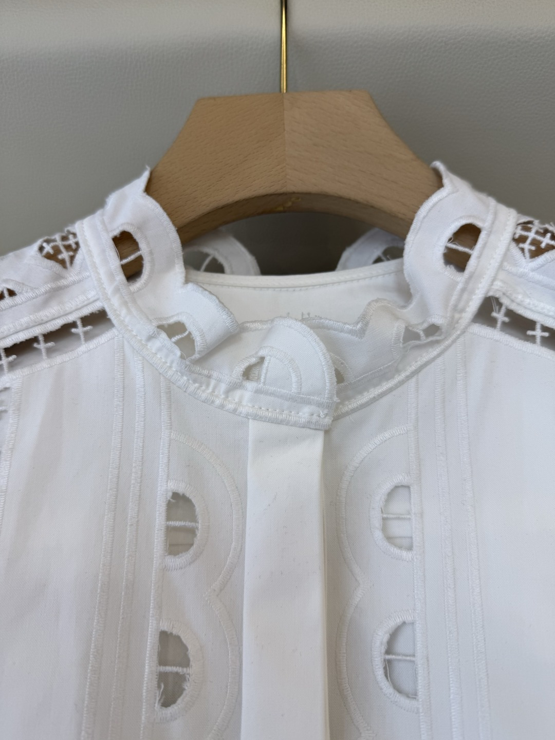 ES006#新款上衣💕ES 镂空绣花立体长袖衬衫 白色 绿色 SML