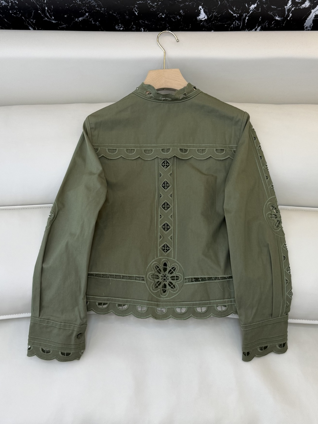 ES006#新款上衣💕ES 镂空绣花立体长袖衬衫 白色 绿色 SML