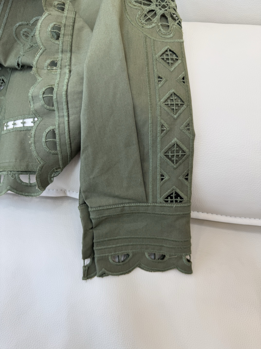 ES006#新款上衣💕ES 镂空绣花立体长袖衬衫 白色 绿色 SML