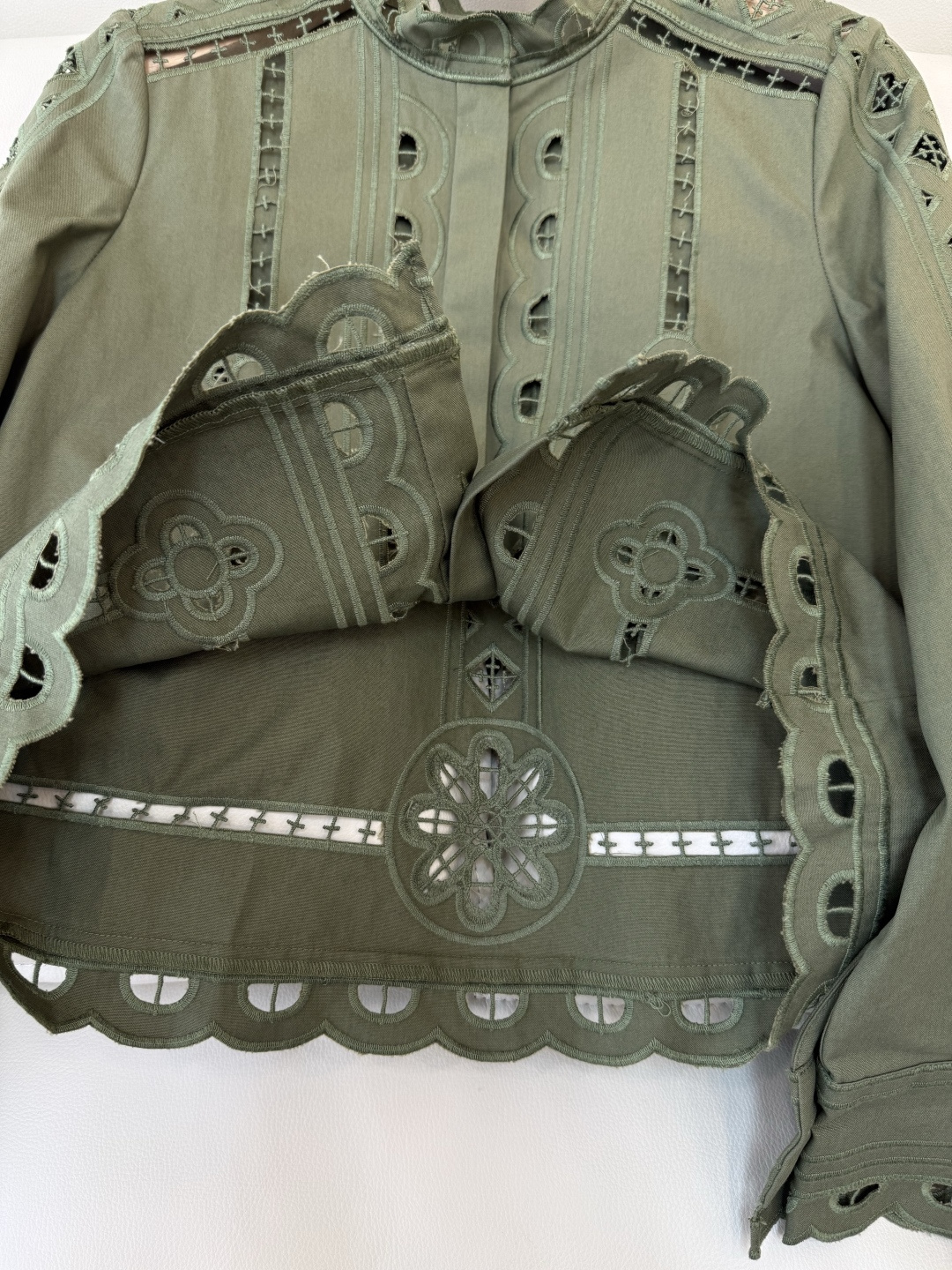 ES006#新款上衣💕ES 镂空绣花立体长袖衬衫 白色 绿色 SML