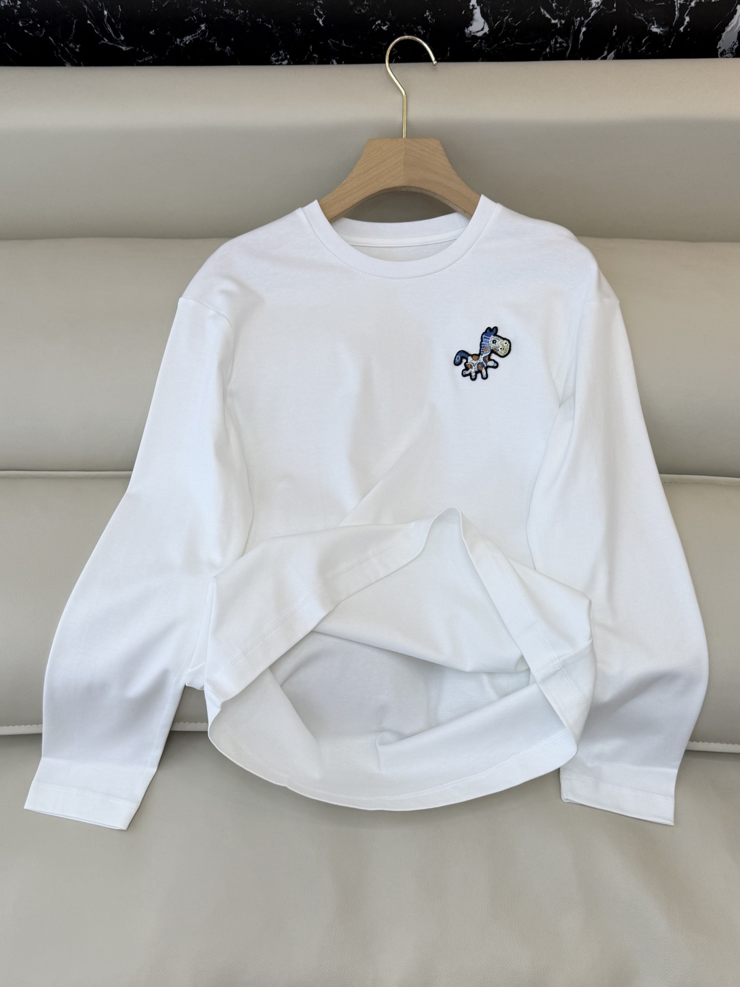 AD054#T恤‼️手工立体小马 宽松版 长袖T恤 白色 黑色 SML