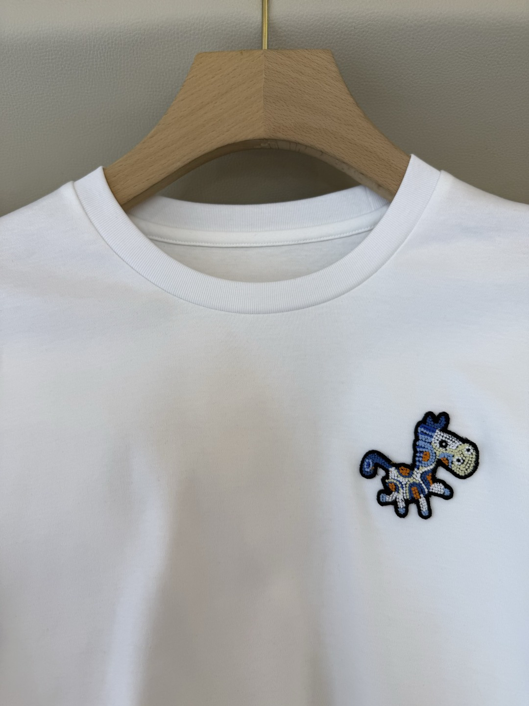 AD054#T恤‼️手工立体小马 宽松版 长袖T恤 白色 黑色 SML