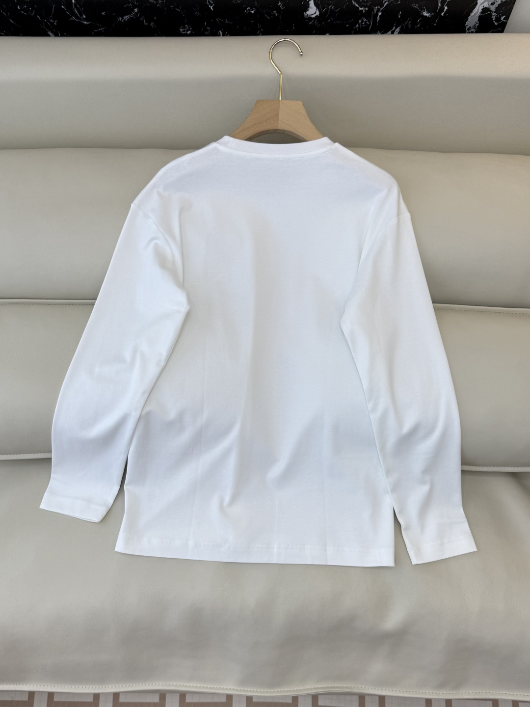 AD054#T恤‼️手工立体小马 宽松版 长袖T恤 白色 黑色 SML