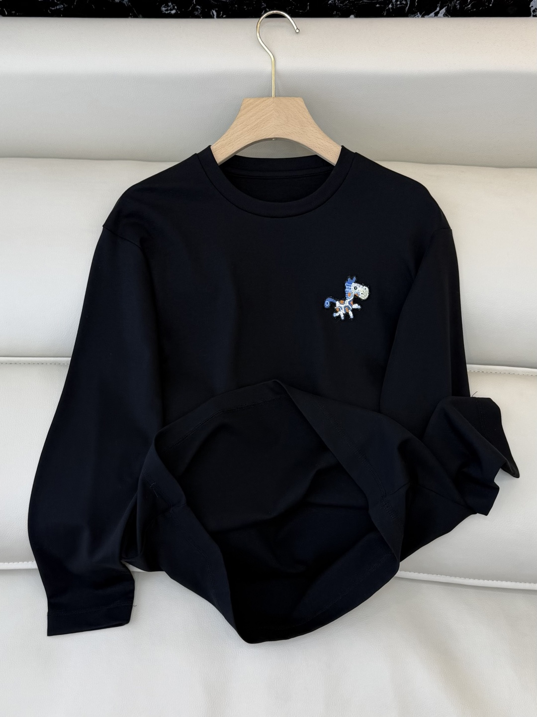 AD054#T恤‼️手工立体小马 宽松版 长袖T恤 白色 黑色 SML