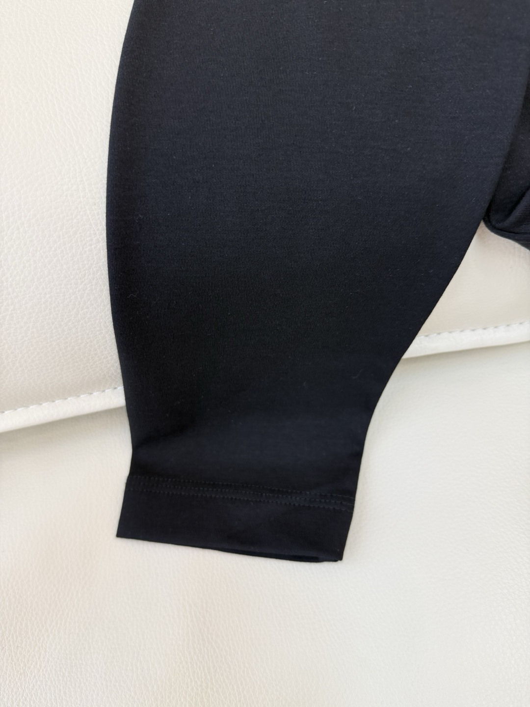 AD054#T恤‼️手工立体小马 宽松版 长袖T恤 白色 黑色 SML