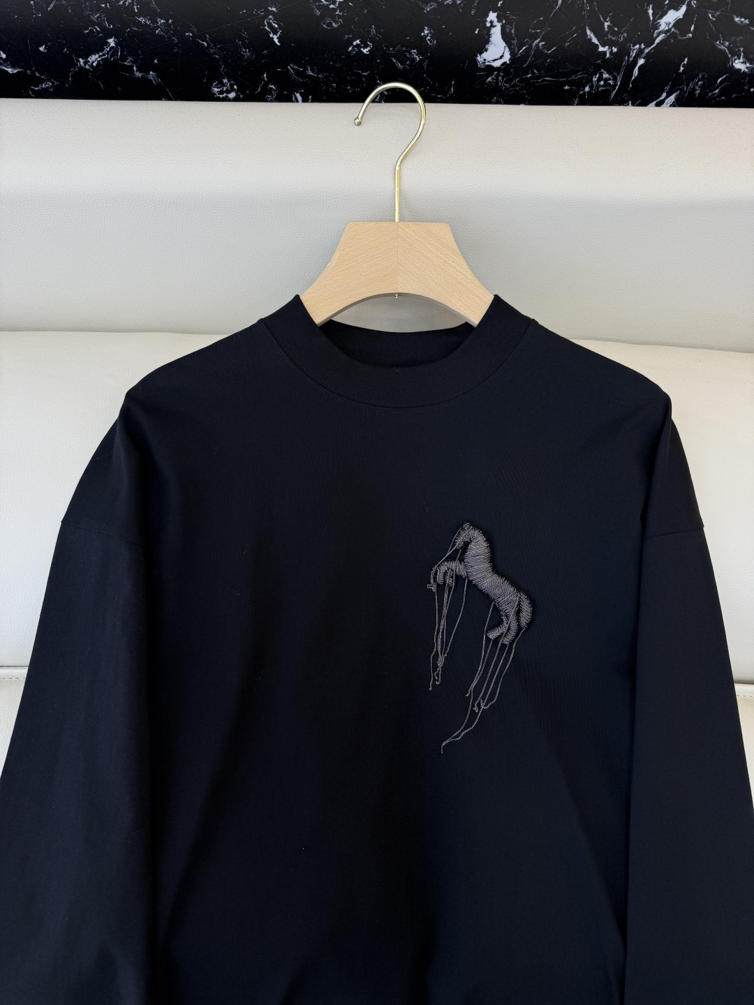 AD056#T恤‼️手工链条立体小马 宽松版 长袖T恤 白色 黑色 SML