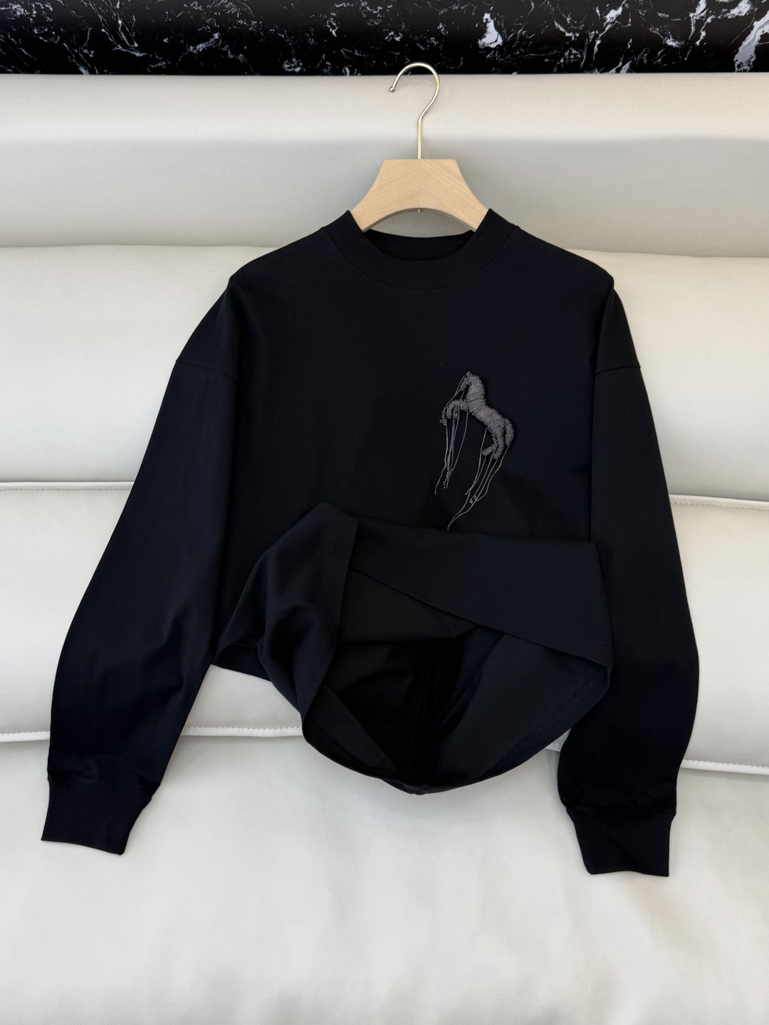 AD056#T恤‼️手工链条立体小马 宽松版 长袖T恤 白色 黑色 SML