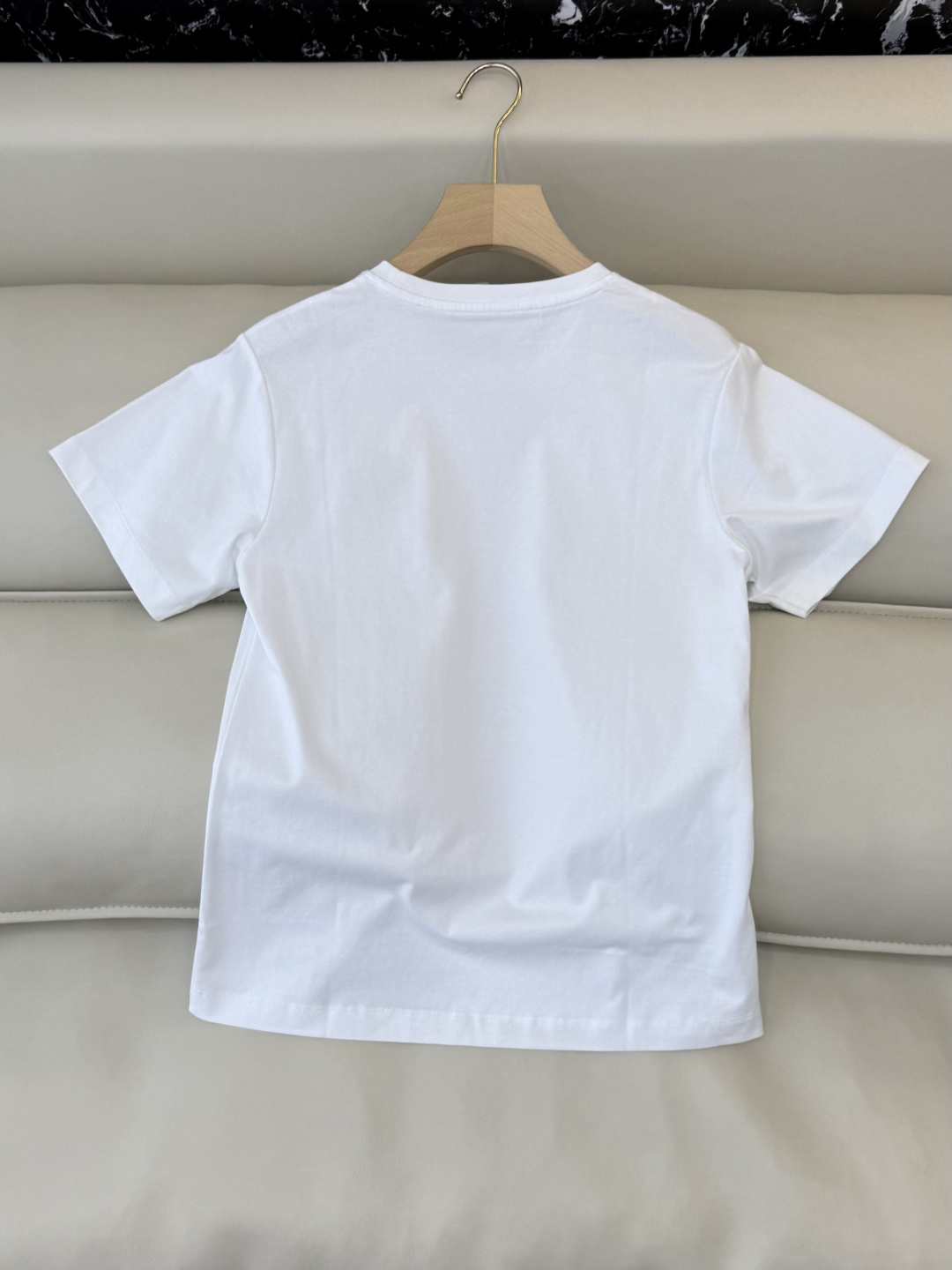 AD052#短袖T恤‼️手工立体小马 修身款 短袖T恤 白色 黑色 粉色SML