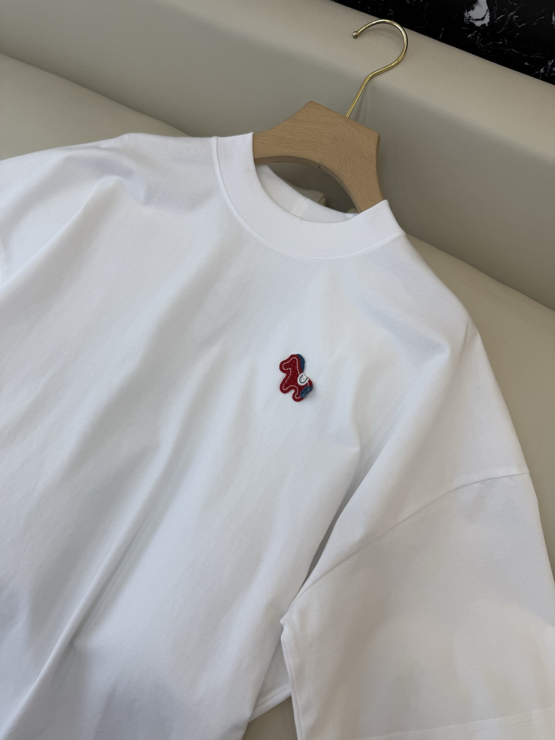 AD053#短袖T恤‼️手工立体小马 宽松版 短袖T恤 白色 黑色 SML